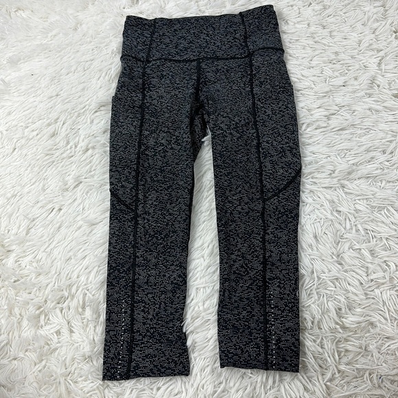 Lululemon Fast & Free Crop II (Nulux 19"") Soundwave Alpine White Black - Picture 1 of 7